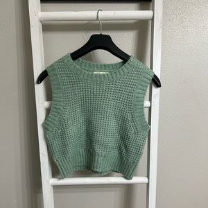 Crew neck cropped sweater